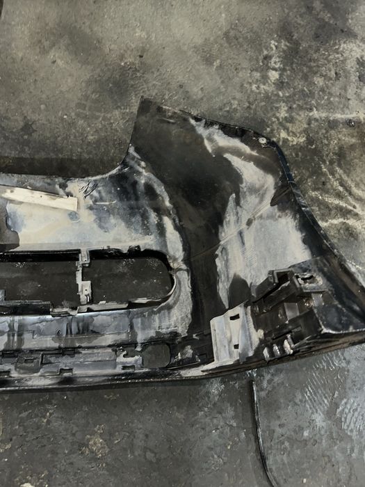 Передний бампер на Е39 оригинал