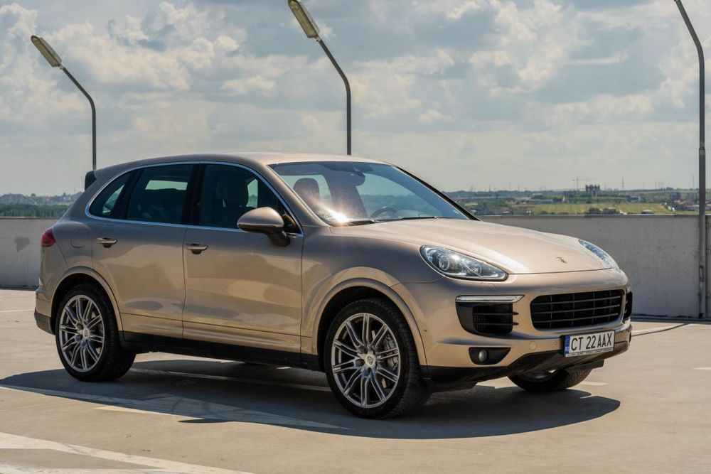 Porsche Cayenne în proprietatea mea din 2019, utilizată ca mașină de familie și întreț