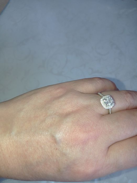 Продам Лабораторный бриллиант кольцо