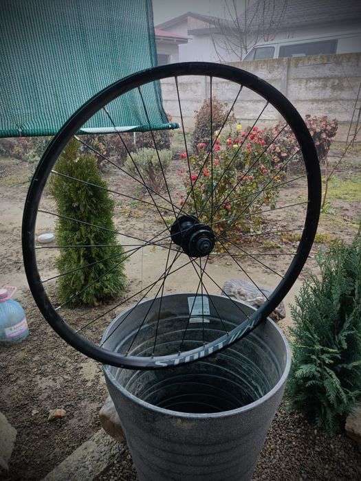 Roata Stout 27.5 fața