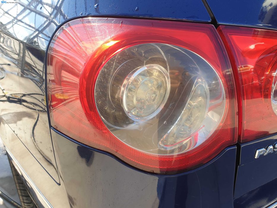 Tripla Lampa Stop Stanga cu LED de pe Caroserie cu Defect Volkswagen Passat B6 Break Combi 2005 - 2010 (Ledurile in Partea Inferioara Arse) [K9808]