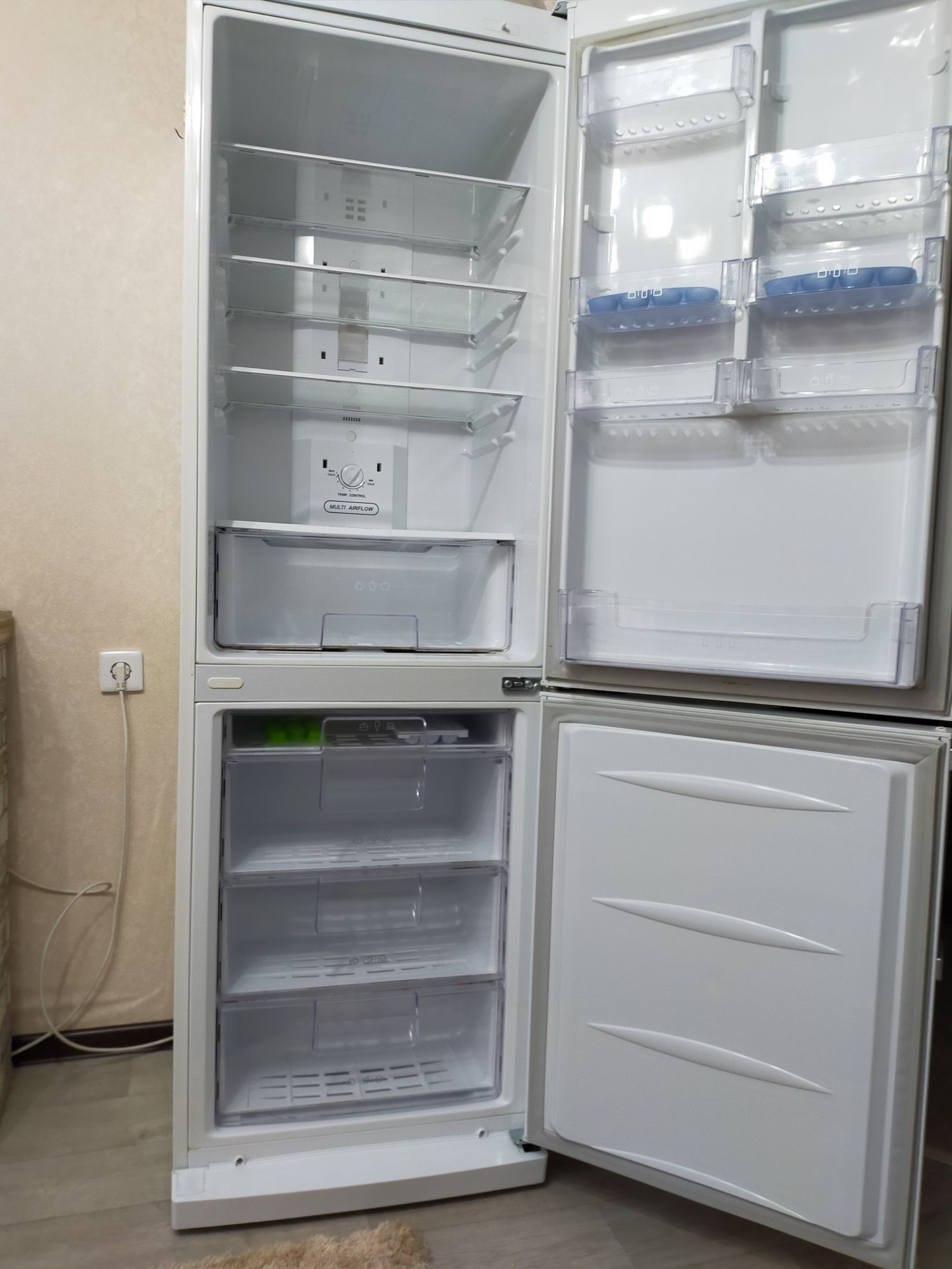 Холодильник высотой 160