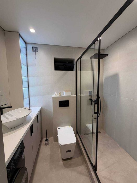 *Метро Космонавтов Сердце города 4ком квартира.Под ключ.Центр