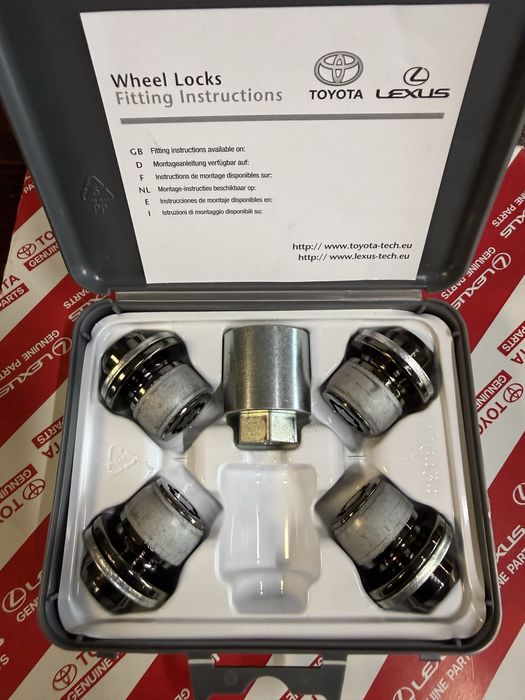 Набор ниппелей в хроме Тойота - Лексус оригинал