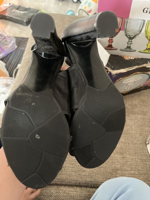 Босоножки 35 размера 2500 тг