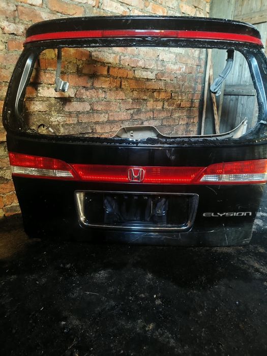 Продам крышку багажника