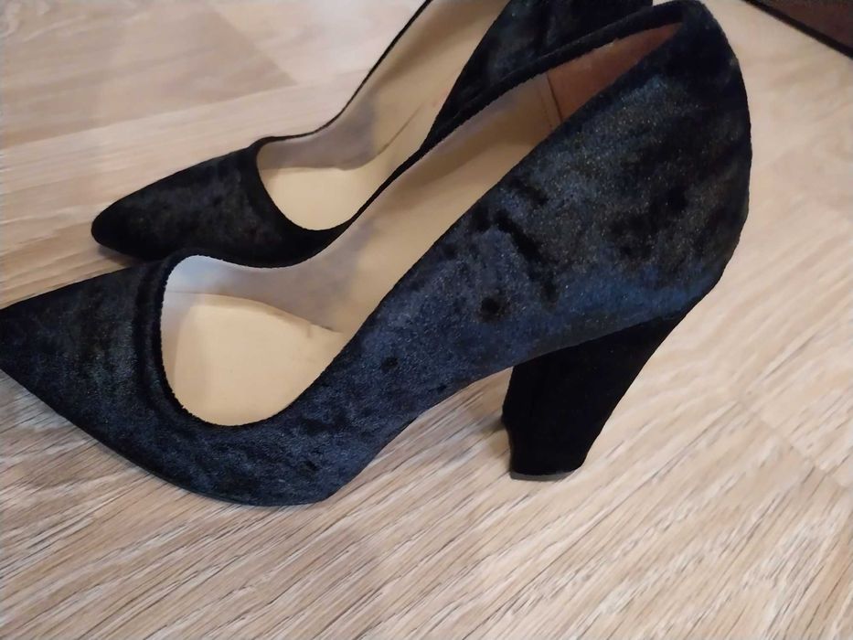 Vand.     pantofi