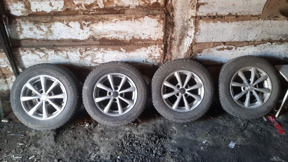 Продам комплект резины зима +диски
