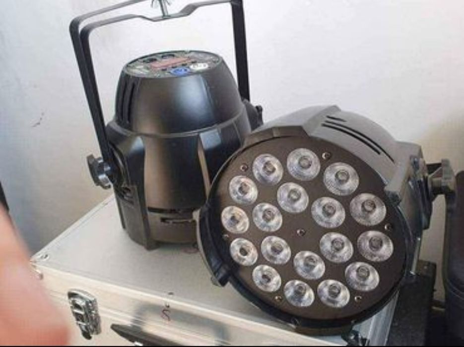 Par Led 18×18w  lumimi RGBWA + UV Alimentare la 220 w