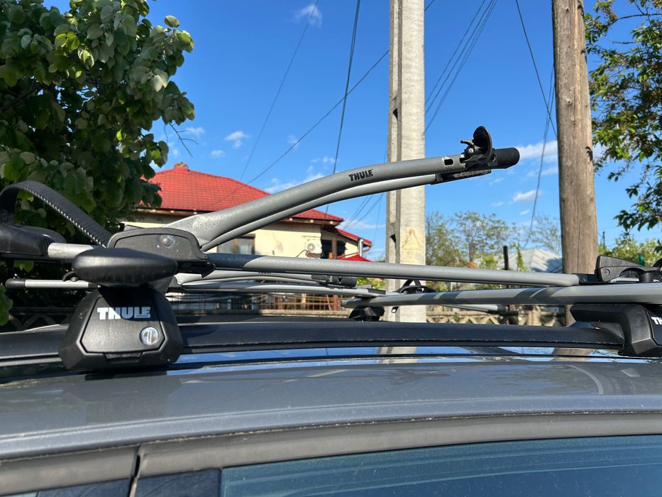 Bare portbagaj Thule cu 2 suporti de bicicletă Thule