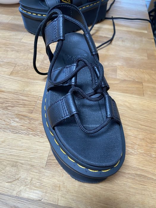 Sandale de vara cu sireturi si  platforma inalta Dr.Martens nr 36