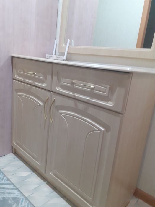 Продам камод с зеркалам