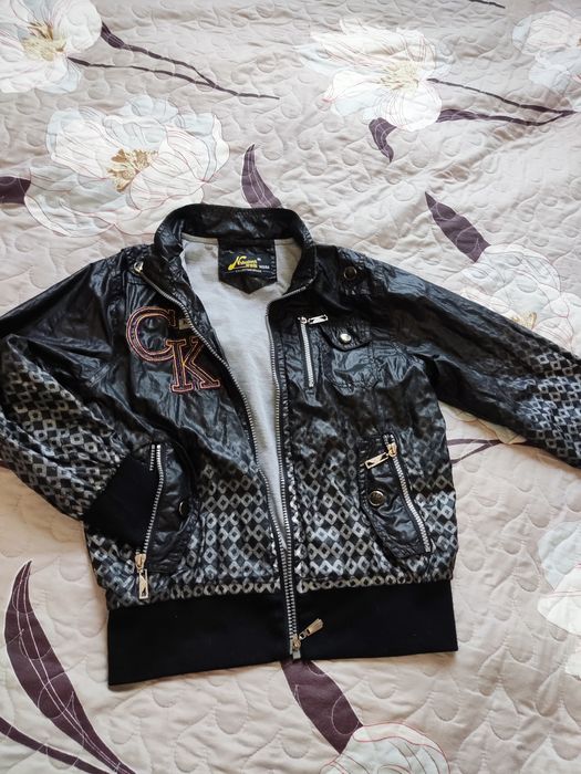 Ветровка -куртка на мальчик.на рост 130-140.не промокает.очень хорошая