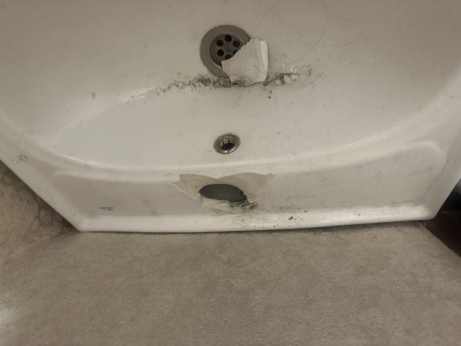 Раковина с ножкой