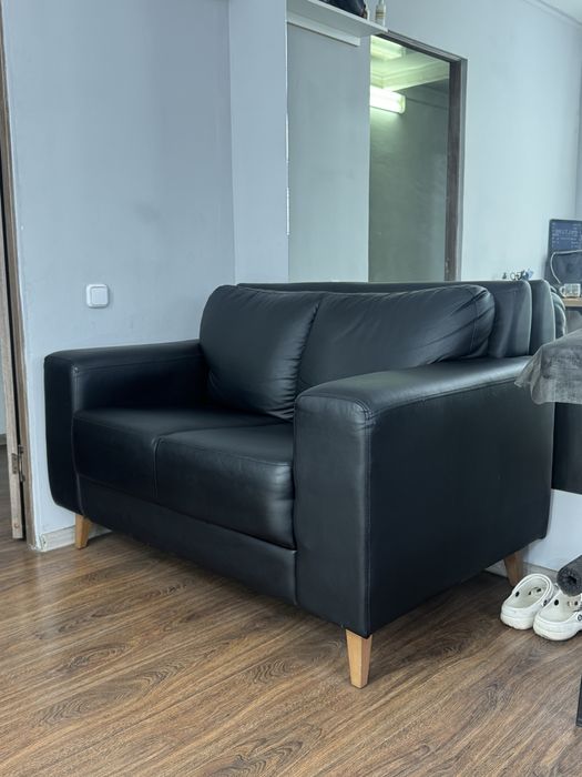 Продаю диван экокожа