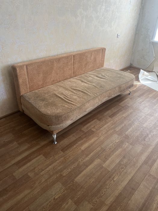 Диван стол и шкаф отдам бесплатно