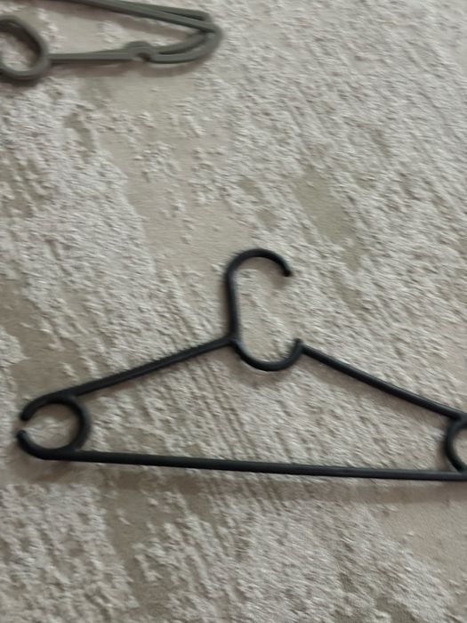продам вешалки срочно
