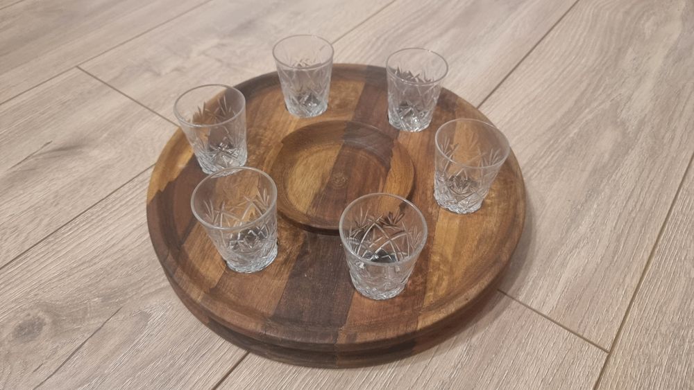 Комплект от дървен поднос и 6 бр. кристални чаши за ракия