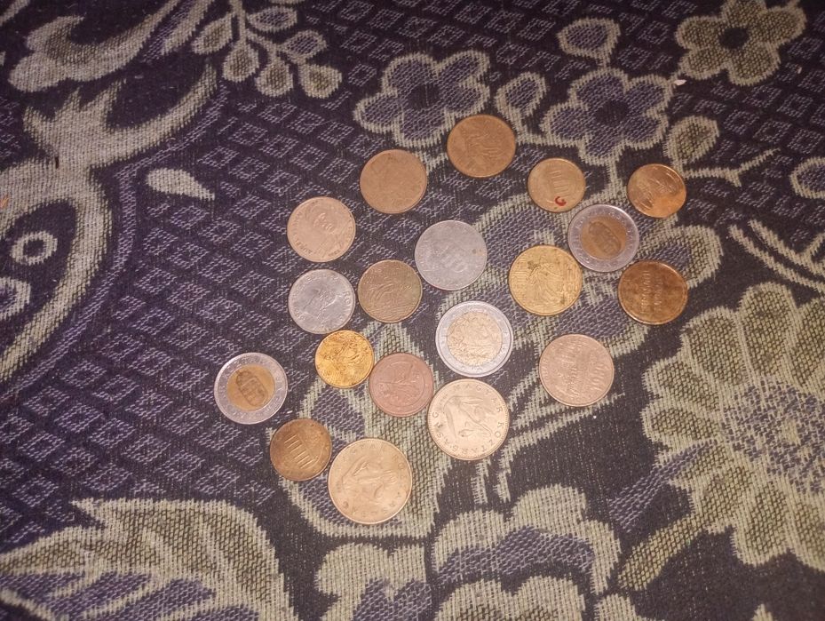 Vând monede vechi pentru colecționari