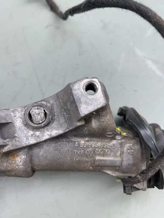 Contact cu cheie 4B0905851C Seat Ibiza 2004 1.2 MT (64 hp)