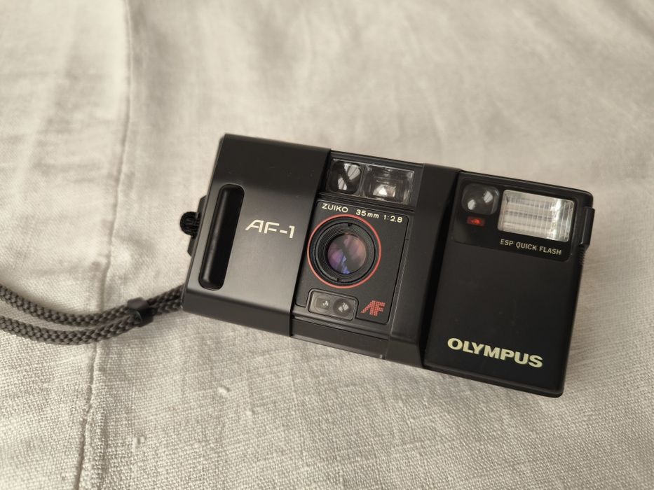 Olympus AF-1  (pre MJU) Infinity Mini (AF-1 mini) Yashica Zoomate 165 (cu flash și telecomanda)