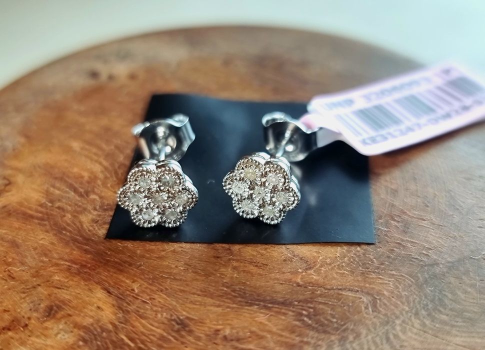 Cercei de argint cu diamante - cadoul ideal