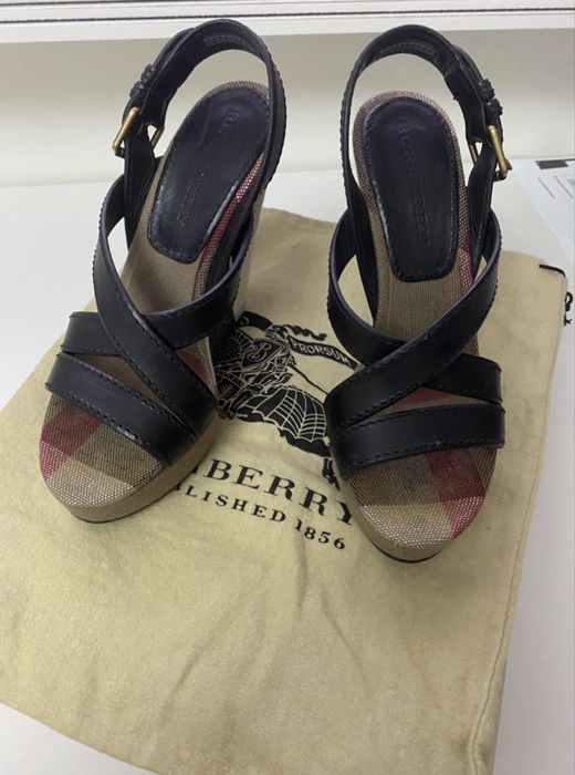 Sandale Burberry marimea 37