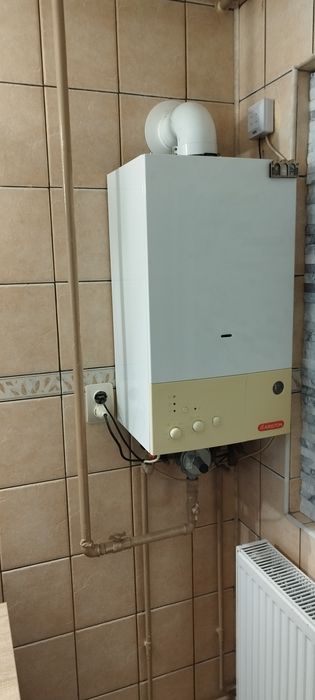 Vând centrala termica Ariston