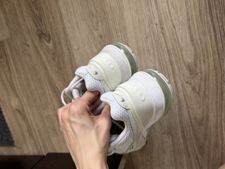 Бели маратонки Nike