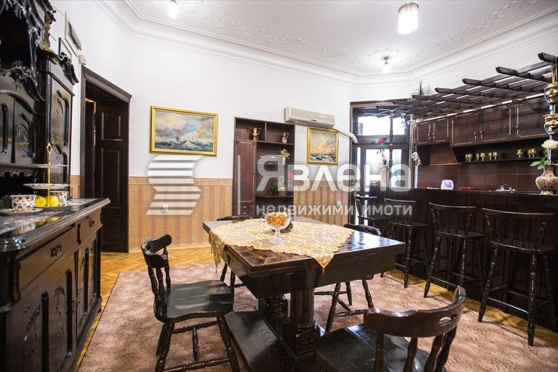 Дава се под наем Етаж от къща в Варна, Център - 190 кв.м за 1050 € - Снимка #2