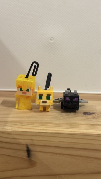 Обменяем или продам фигурки minecraft kinder