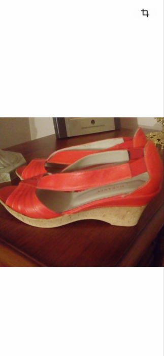 Продам босоножки на танкетке