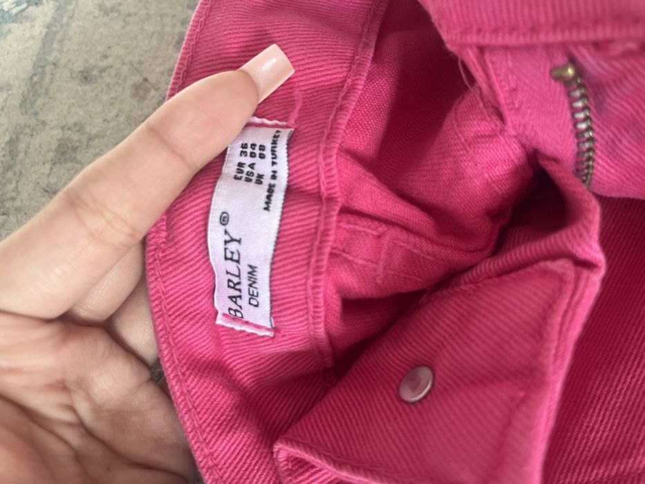 джинсы с акцентным цветом!