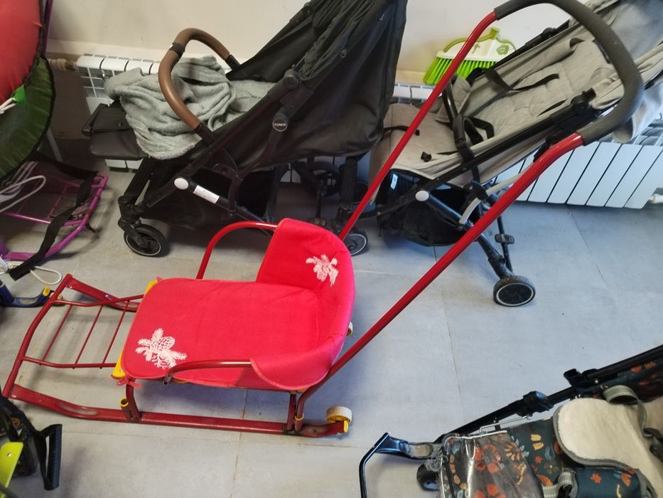 Продам санки красные