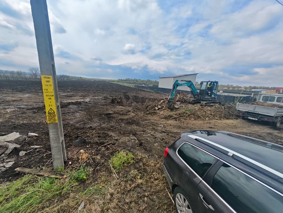 19.100mp, intravilan, E85, 60m deschidere in Secuienii noi
