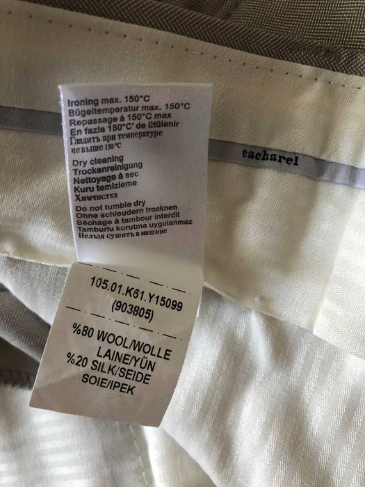 Costum Cacharel marime 52, stare impecabila.