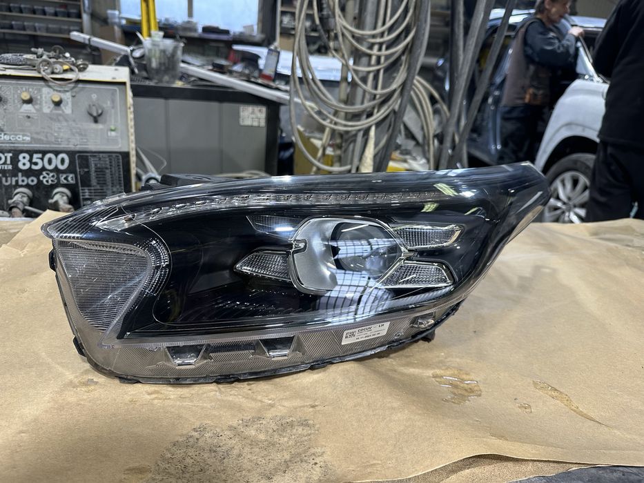 Kia Xceed Ляв фар