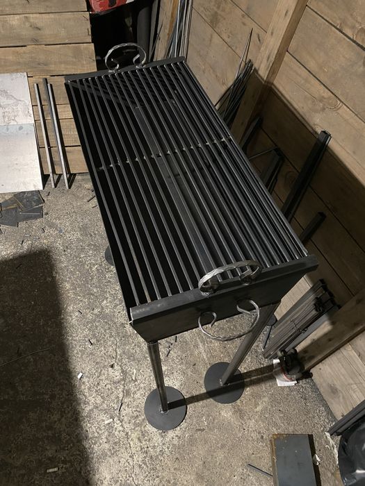 BBQ барбекю на дървени въглища. 80х40х70