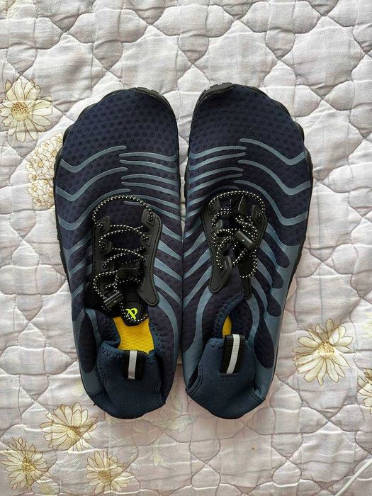 Аквашузы, кроссовки с пестрой подошвой и регулируемым подъёмом