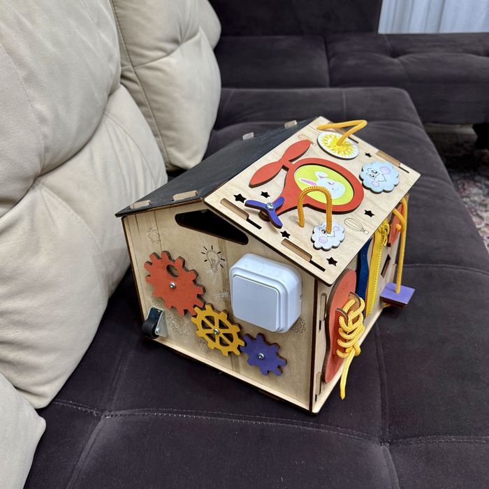 Бизиборд с доской для рисования