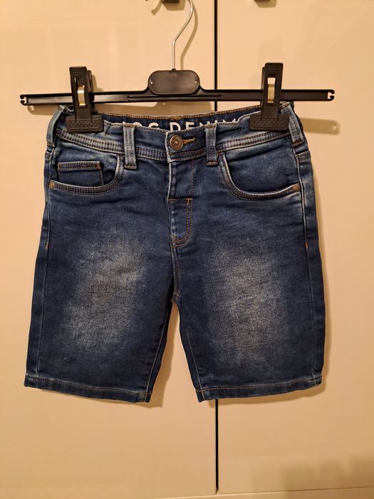 Pantaloni scurti