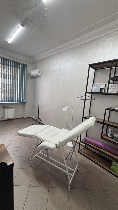 Сдам кабинет в салоне красоты в соаренду ! С мокрой точкой. Район Дкм