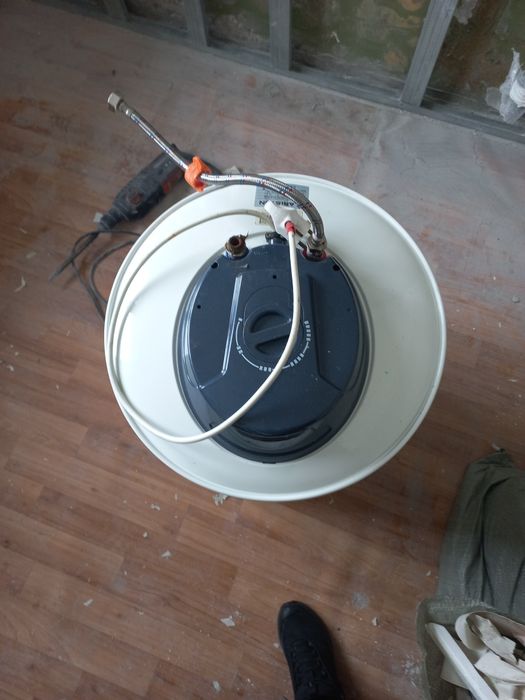 Продам водонагреватель б/у на 75 литров