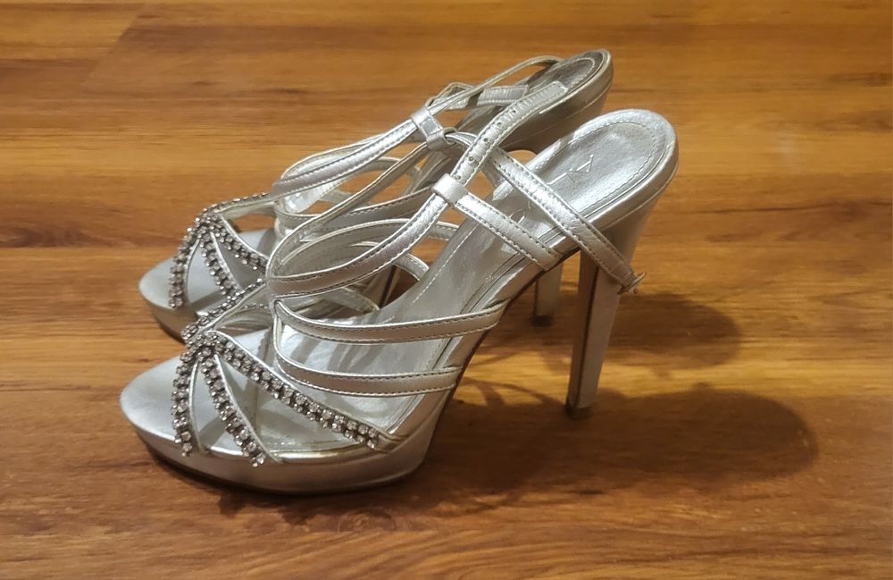 Босоножки женские