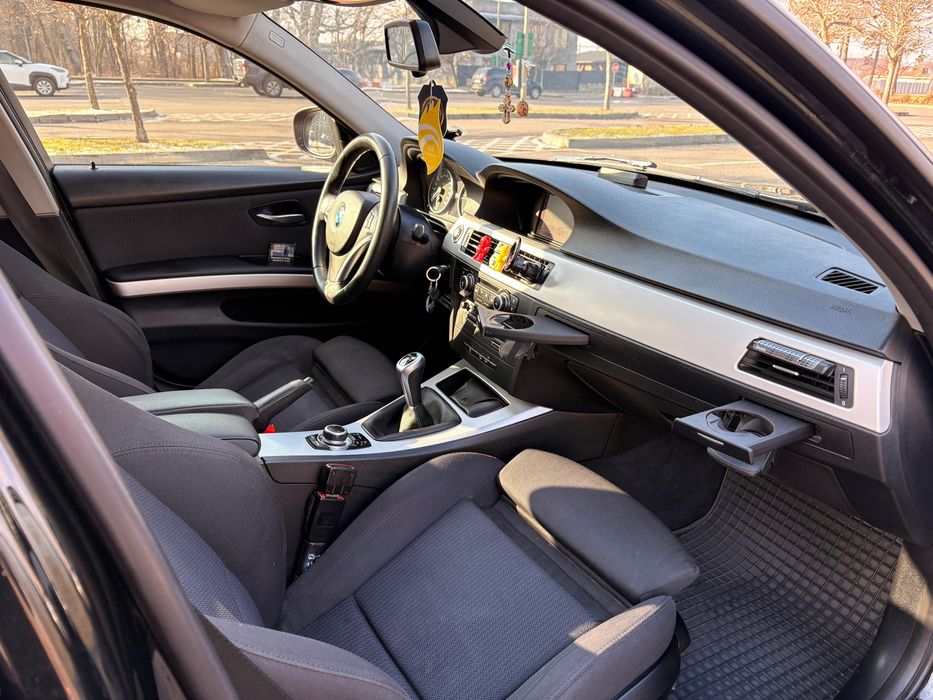 BMW 3 Series 2010 — imagine 5