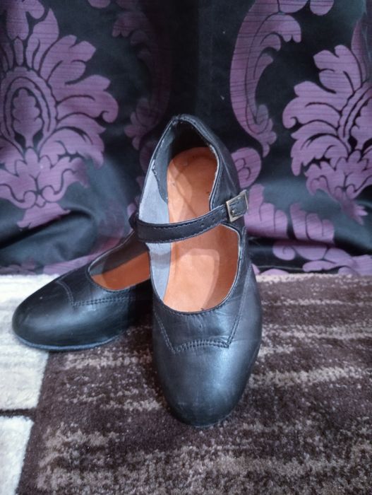 Vând pantofi dansuri populare