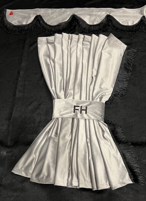 Perdele autoutilitare pe comandă