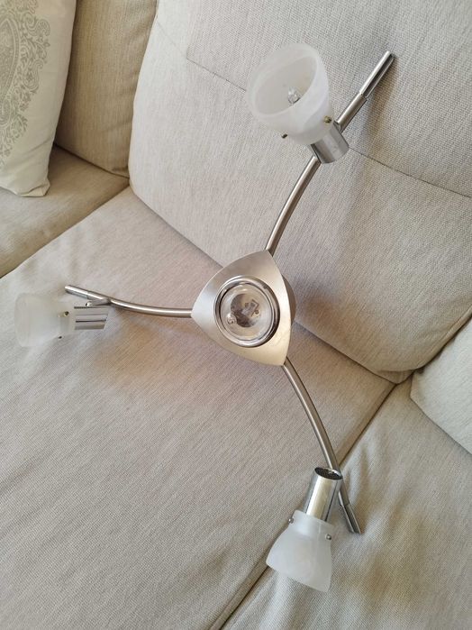 Лампа за таван, тройка