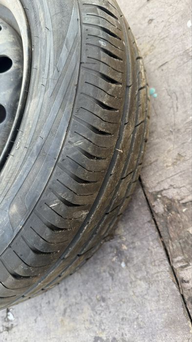 Продам штамп диск с резиной почти новый летнии резина