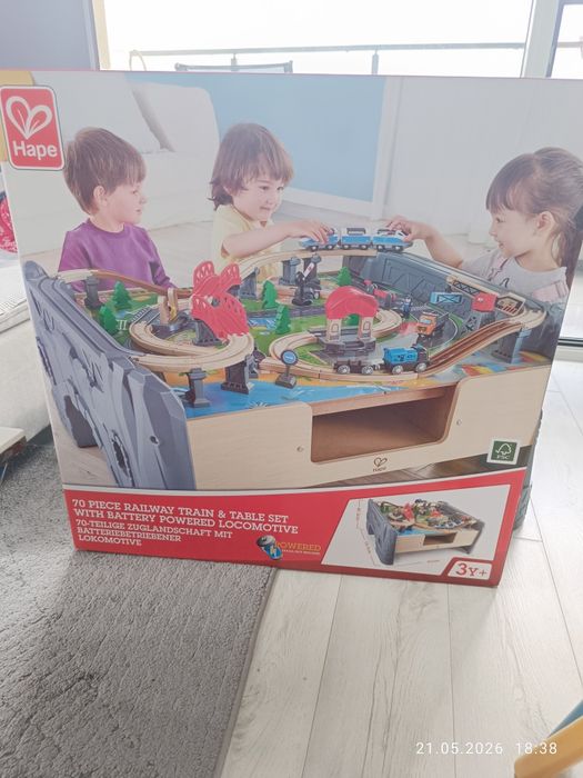 HAPE дървена маса за игра с влакове